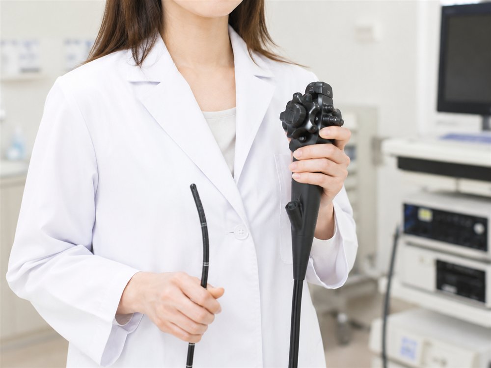 女性医師による胃カメラ検査(イメージ)